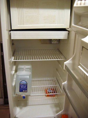 Холодильник працює, але не морозить: можливі поломки