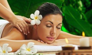 Тайський масаж тіла: травяними мішечками, камінням, тілом, інші види