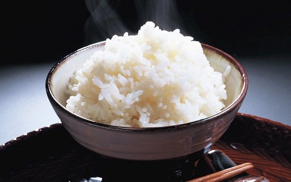 Як правильно варити рис і скільки це робити в домашніх умовах?