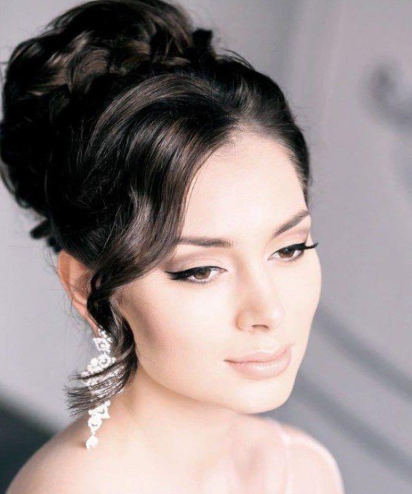 Зачіски для нареченої на середні волосся