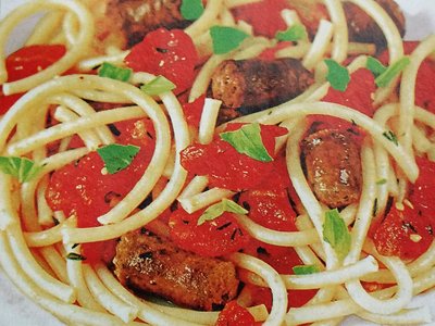 Спагетті з смаженими ковбасками