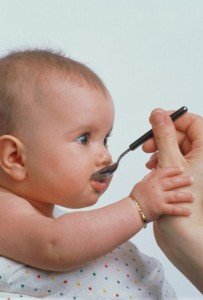Гикавка у новонароджених: причини появи та методи її усунення