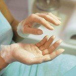 Догляд за шкірою рук допоможе зберегти красу і молодість