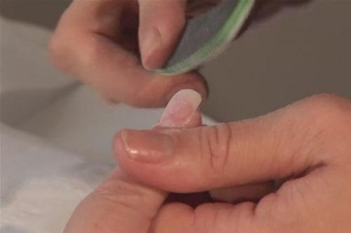 Дізнайтеся, як зняти нарощені нігті в домашніх умовах!