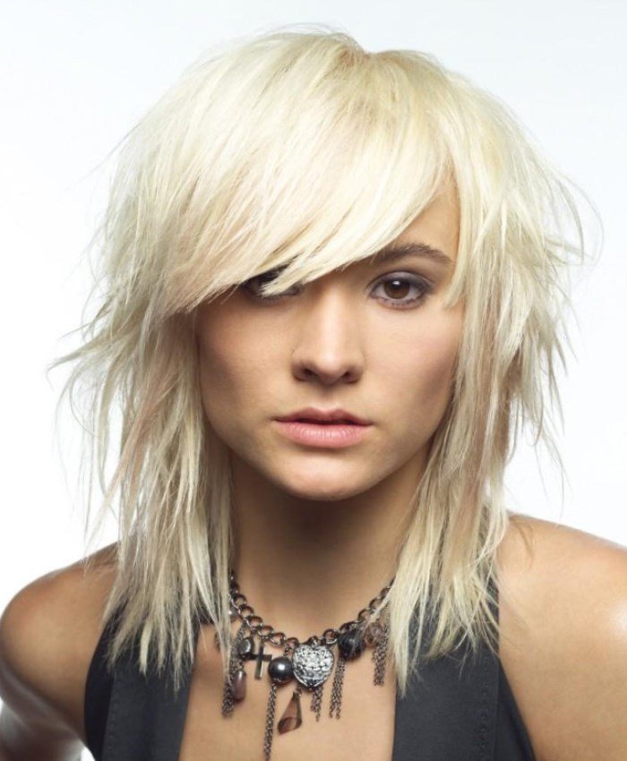 Зачіска драбинка на середні волосся Зачіска драбинка на середні волосся