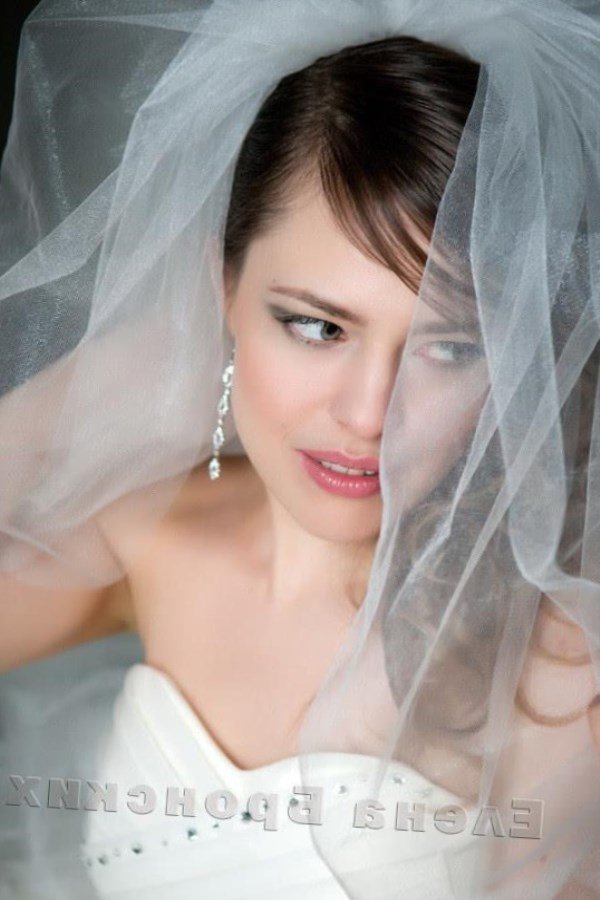 Зачіски з фатою на середні волосся Зачіски з фатою на середні волосся