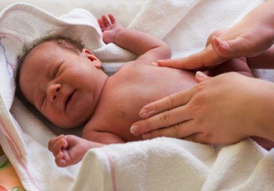 Зелений колір калу (стільця) у немовляти (новонародженого, немовляти): причини