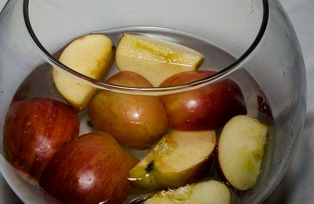 Яблучний оцет для обличчя | Маски з яблучним оцтом