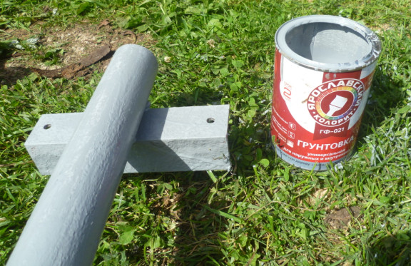 Як встановити і чим пофарбувати металеві стовпи для паркану