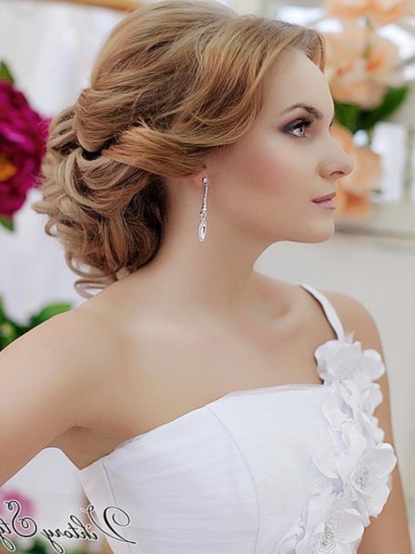 Зачіска нареченої на довге волосся