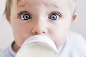 Пронос у годуючої мами: чи можна годувати і як лікувати?