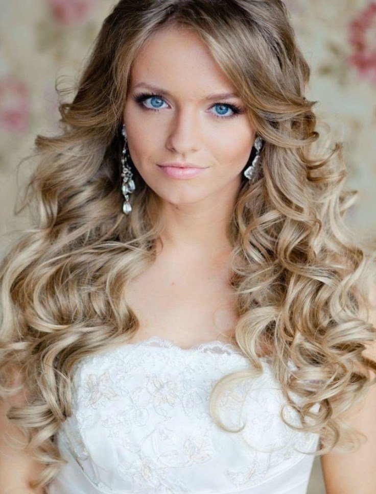 Зачіска нареченої на довге волосся