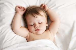 Розповідаємо, чому у Вашої дитини пітніє голова під час сну, негативні фактори