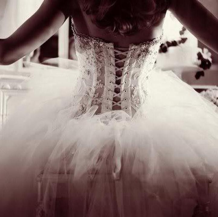 Сукні з корсетом | Весільні сукні з корсетом