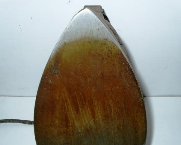 Як почистити праску в домашніх умовах