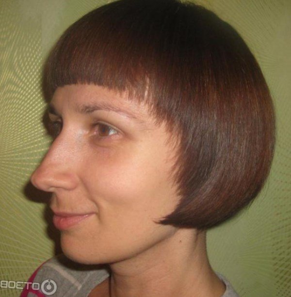Зачіски для високого лоба без чубчика