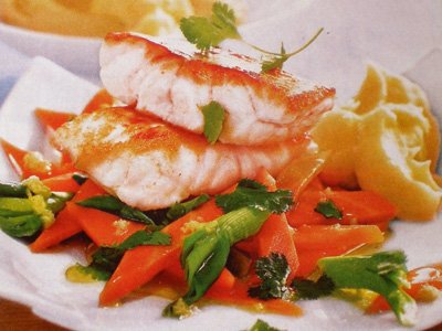 Барракуда з овочами і повітряним картопляним пюре Барракуда з овочами і повітряним картопляним пюре