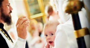 Священики про те, чи можна бути хресною у кількох дітей?