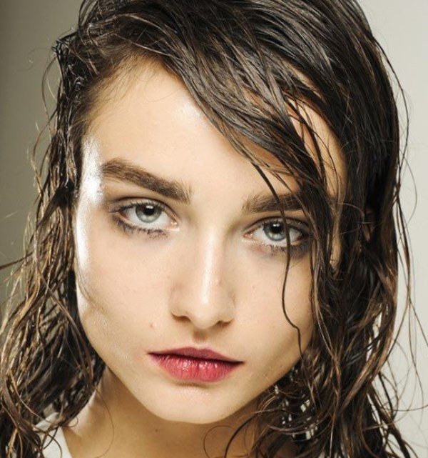 Мокрий ефект на довге волосся