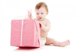 Поради, що краще подарувати дитині на 1 рік. Практичність і корисність подарунків