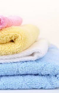 Як правильно витирати волосся рушником після миття?
