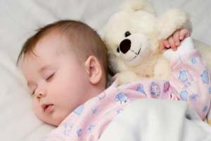 Розповідаємо, чому у Вашої дитини пітніє голова під час сну, негативні фактори
