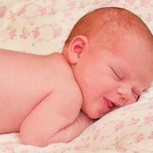 Пітниця у немовляти   лікування захворювання. Чим недуга відрізняється від алергії і як він виглядає?