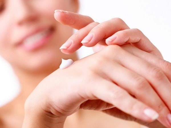 Як правильно доглядати за шкірою рук у домашніх умовах