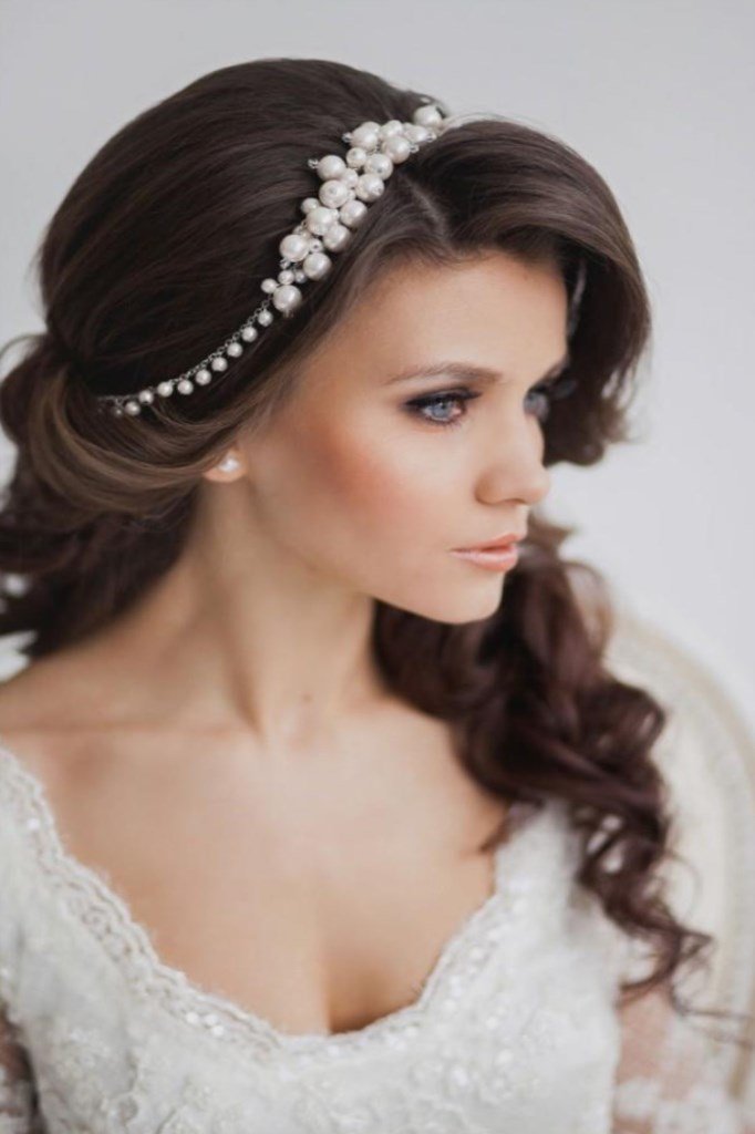 Зачіска нареченої на довге волосся