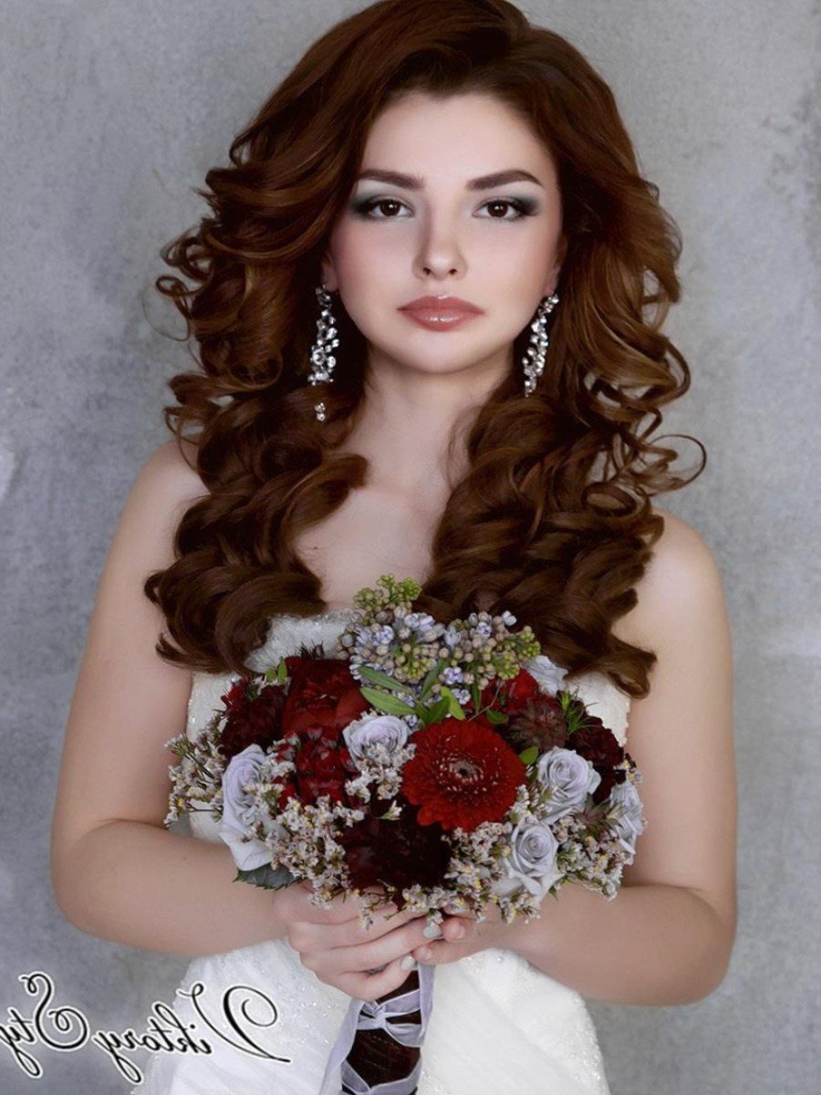 Зачіска нареченої на довге волосся