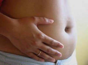 У скільки тижнів, на якому терміні вагітності зазвичай починає ворушитися дитина?