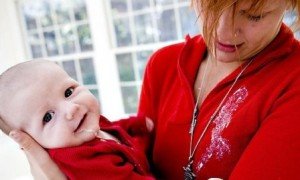 Основні причини того, чому дитина часто зригує після годування.