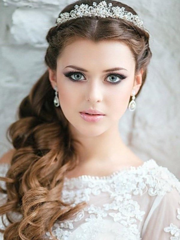 Зачіска нареченої на довге волосся