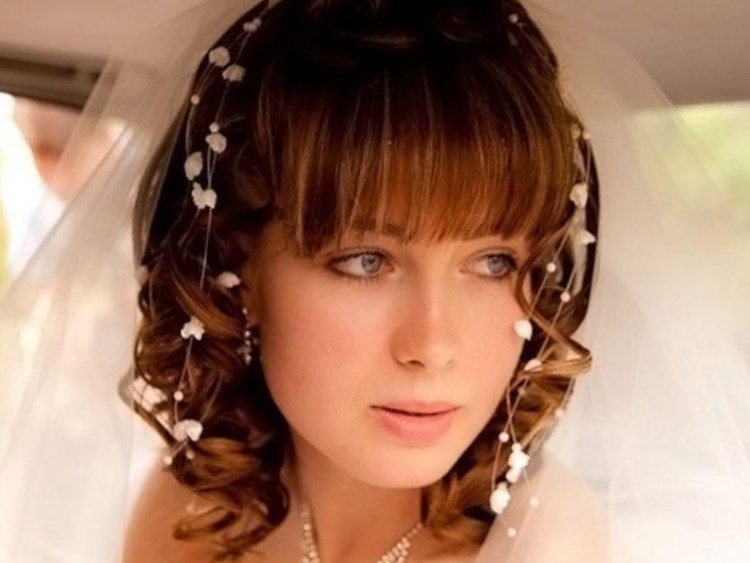 Зачіски для нареченої на середні волосся