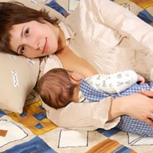 Пітніє голова у немовляти   якщо недуга зявився під час годування або сну? Як боротися з пітливістю на думку лікарів?