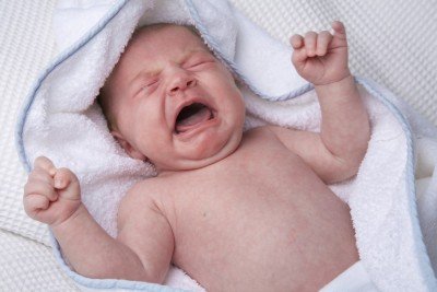 Кишкові коліки у новонародженого: що робити в домашніх умовах, ніж лікувати?