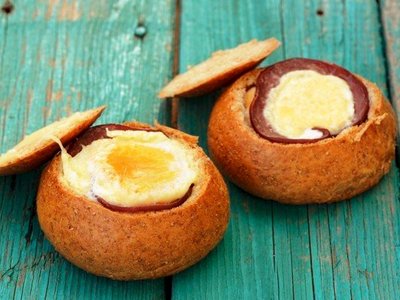 Запечені бутерброди з яйцем і шинкою