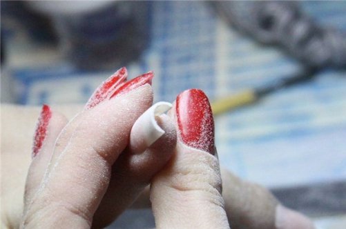 Корекція нарощених нігтів: що відбувається зі своїм нігтем?