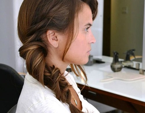 Оригінальна коса на середні волосся   покрокова схема зачіски з фото