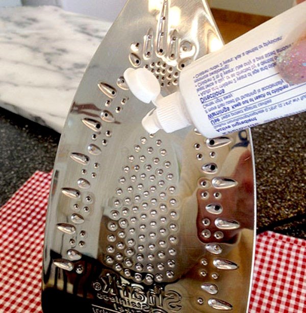 Як почистити праску в домашніх умовах