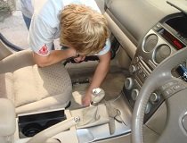 Як почистити салон автомобіля у домашніх умовах своїми руками?