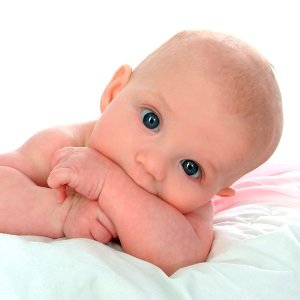 Ознаки і лікування кривошиї у немовлят   фото захворювання і застосування масажу. Які причини появи недуги?