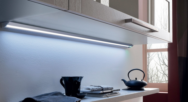 Лінійні світлодіодні світильники на кухню