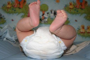 Як повинні виглядати какашки малюка? Що робити якщо у немовляти зелені какашки?