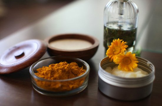 Маска з куркуми для обличчя і шкіри. Обгортання з куркумою