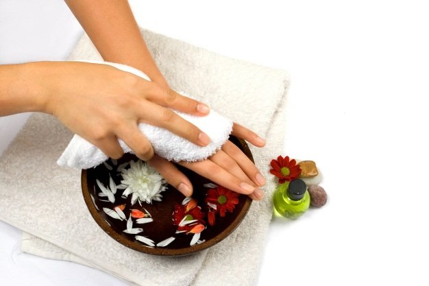 Чим корисні ванночки для зміцнення нігтів з оцтом?