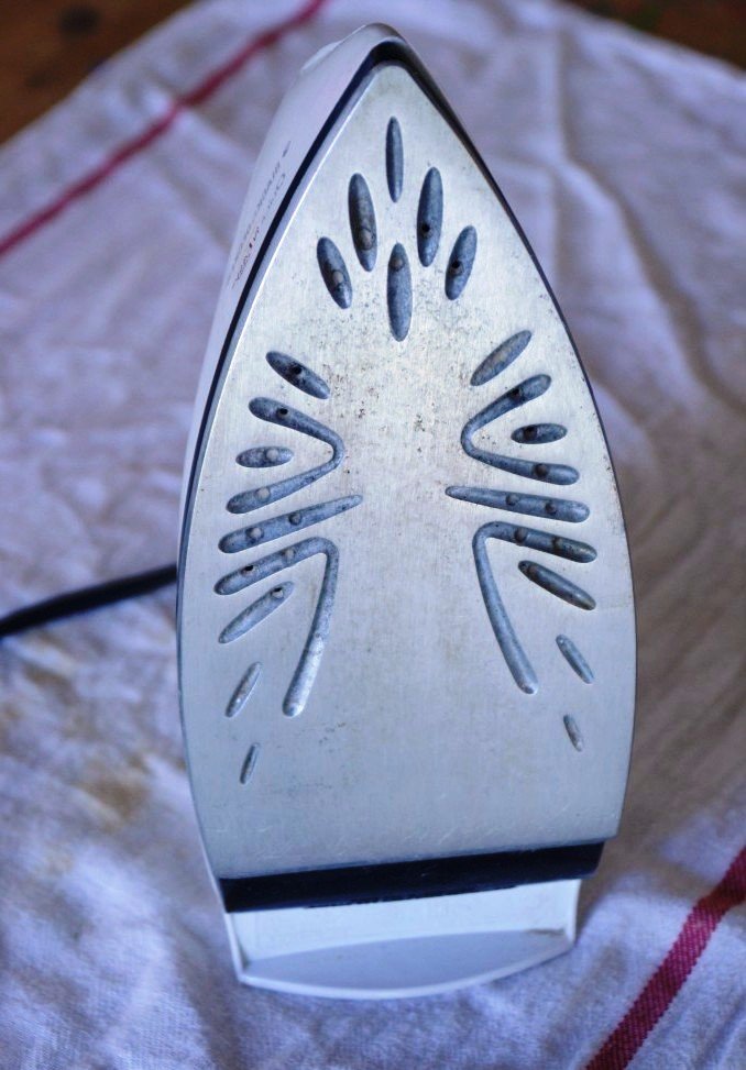 Як почистити праску в домашніх умовах