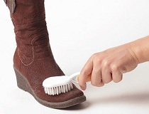 Як почистити замшеве взуття в домашніх умовах?