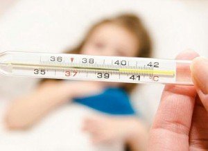 Дізнайтеся, яку температуру потрібно збивати у маленької дитини. Як її збивати?