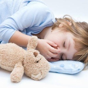 Чому маленька дитина може скрипіти зубами уві сні? Як позбутися від дитячого бурксизма?